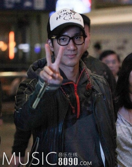 王力宏剪刀手卖萌